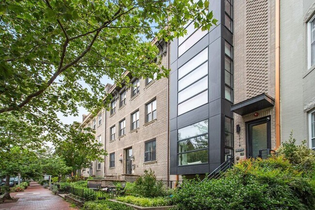 Building Photo - 1719 T St NW