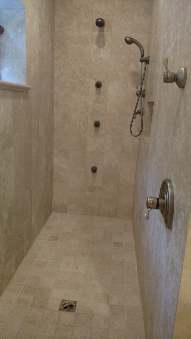 5 Head Shower - 18874 Meadowlark Ct