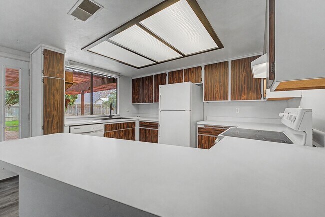 Building Photo - Beautiful 2-Bedroom Home on Corner Lot with RV Parking & Spacious Backyard