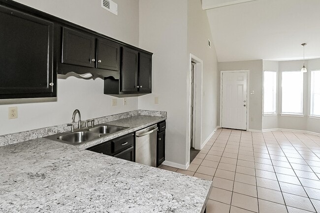 Building Photo - 6464 Elmwood Cove