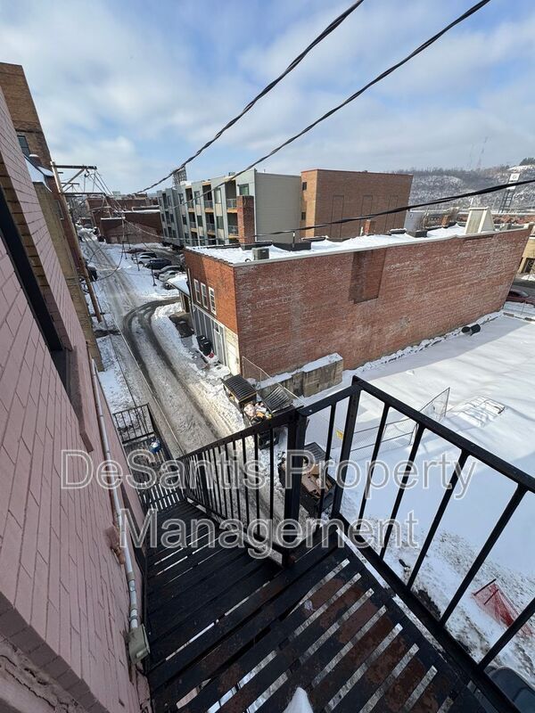 Building Photo - 810 Amity St