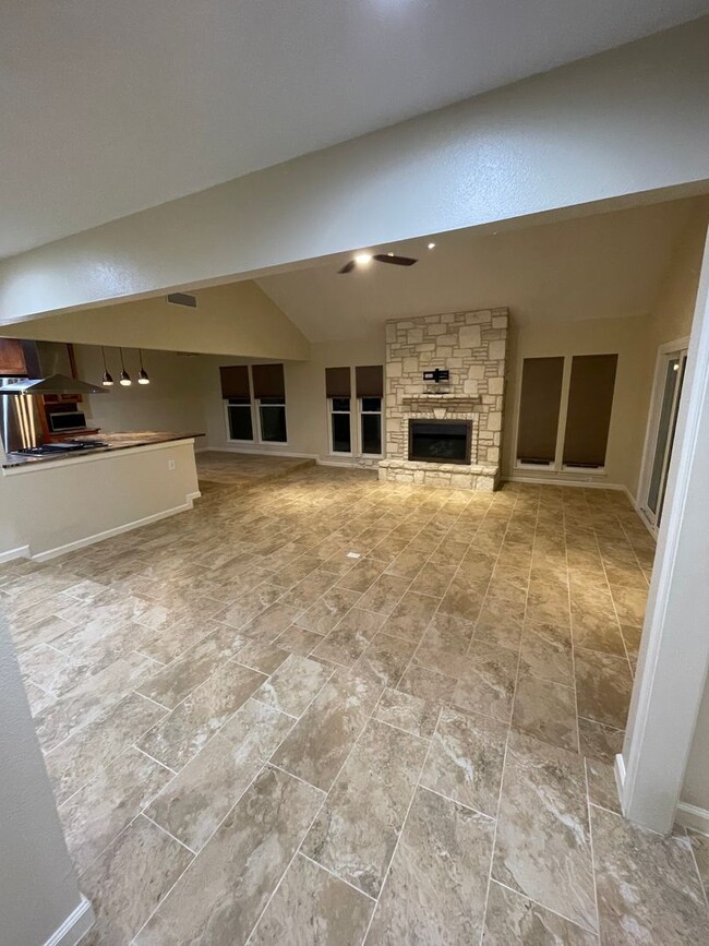 Building Photo - Rare Rental- Fully Renovated Classic in Ca...