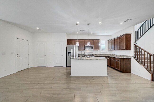 Building Photo - Stunning 3 Bedroom in Skye Canyon Master P...