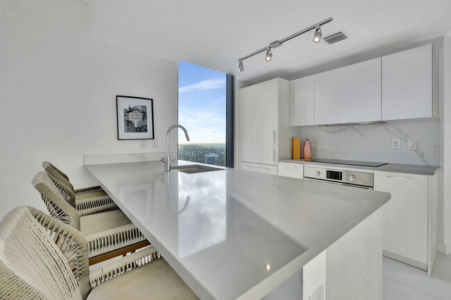 Building Photo - 501 NE 31st St