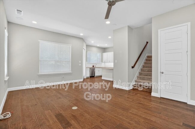 Building Photo - 6330 Oakbend Cir