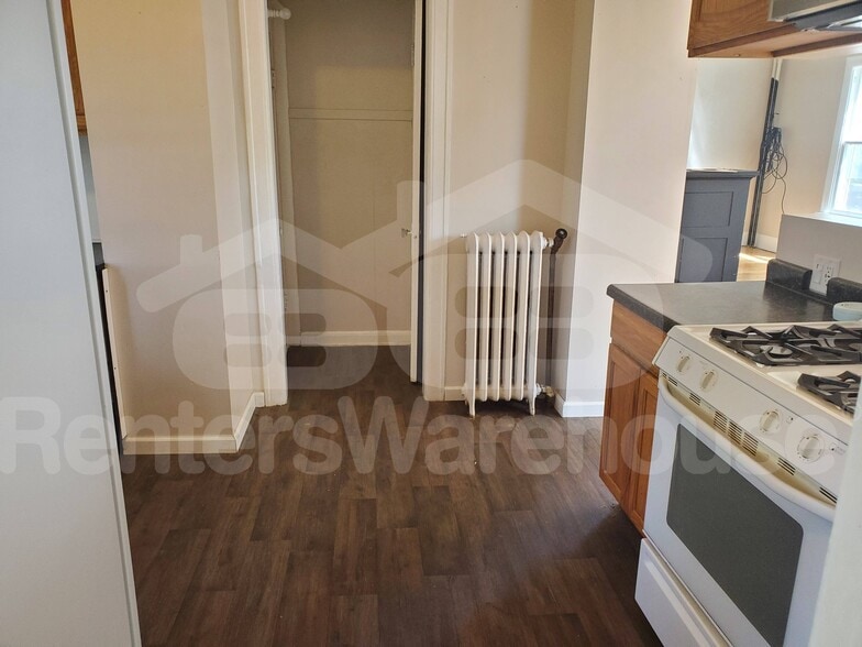 Building Photo - 608 Red Wing Ave