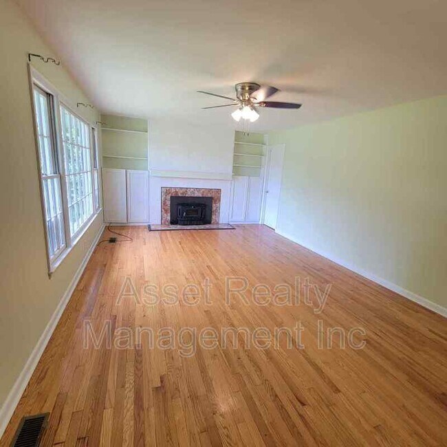 Building Photo - 201 Farlow Dr