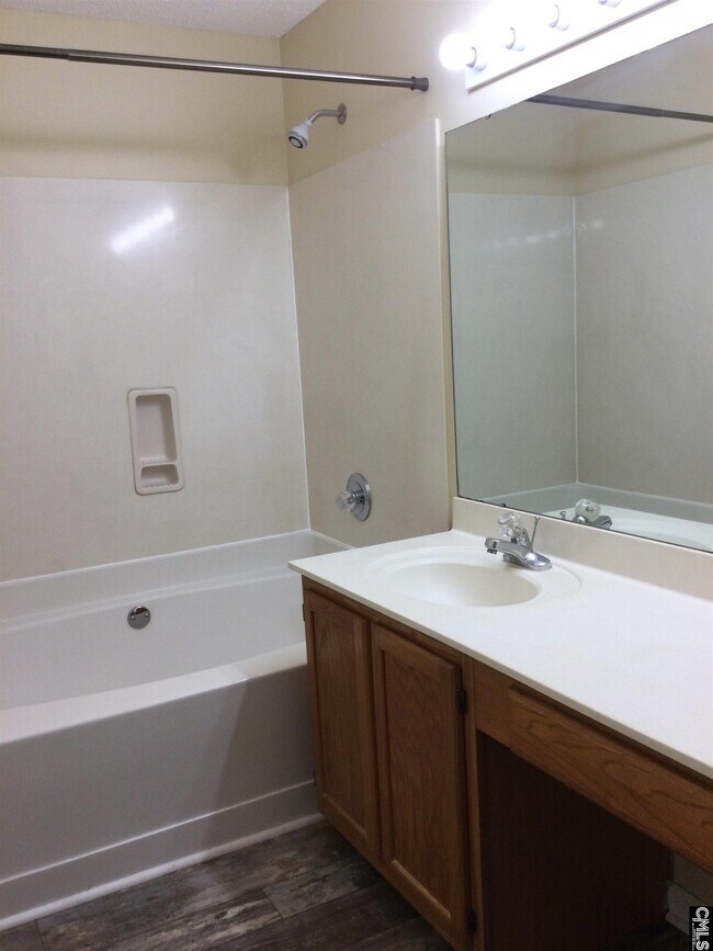 Building Photo - 15 Lamplighter Ct