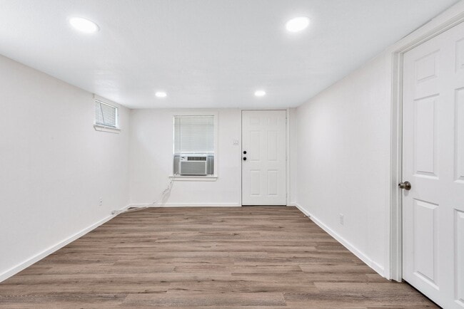 Building Photo - 107 E 11th St