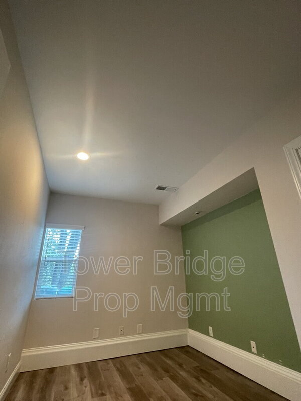 Building Photo - 737 Cresta Ct