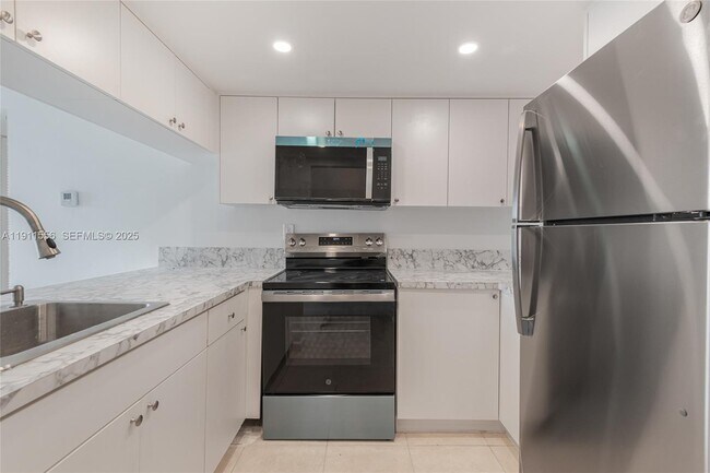 Building Photo - 420 NW 12th Ave