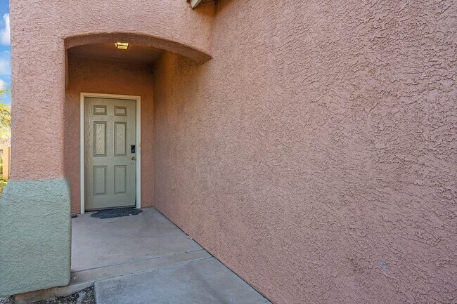 Building Photo - 6657 S Venetian Dr