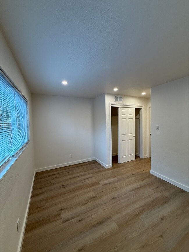 Building Photo - 750 Topaz Dr