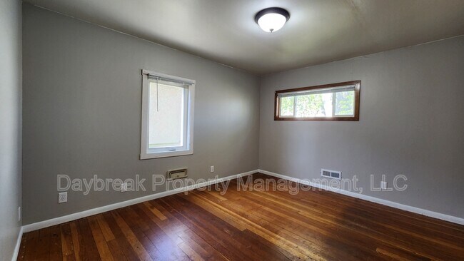 Building Photo - 729 14th St N