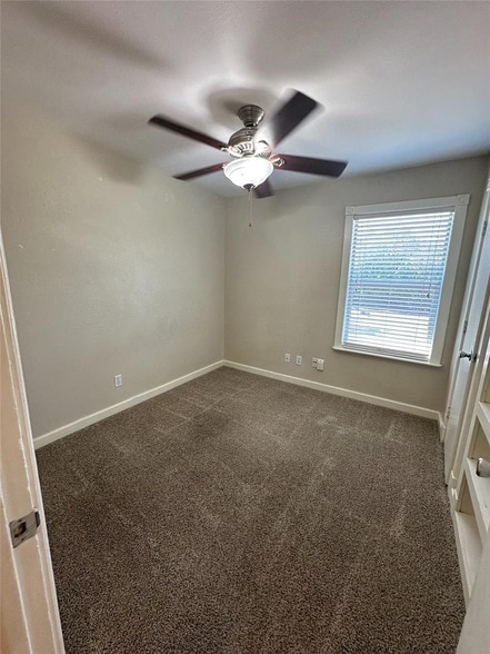 Building Photo - 3510 Roanoke Dr