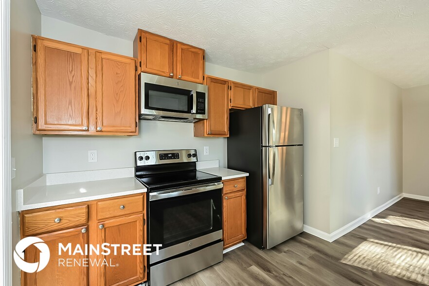 Building Photo - 561 Sunnyhill Dr