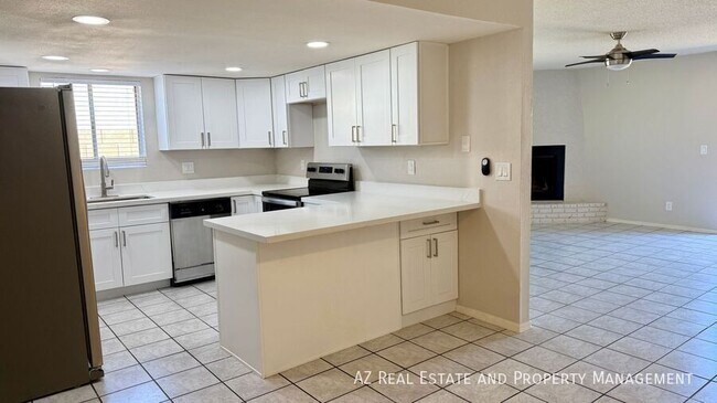 Building Photo - 4502 W Edgemont Ave