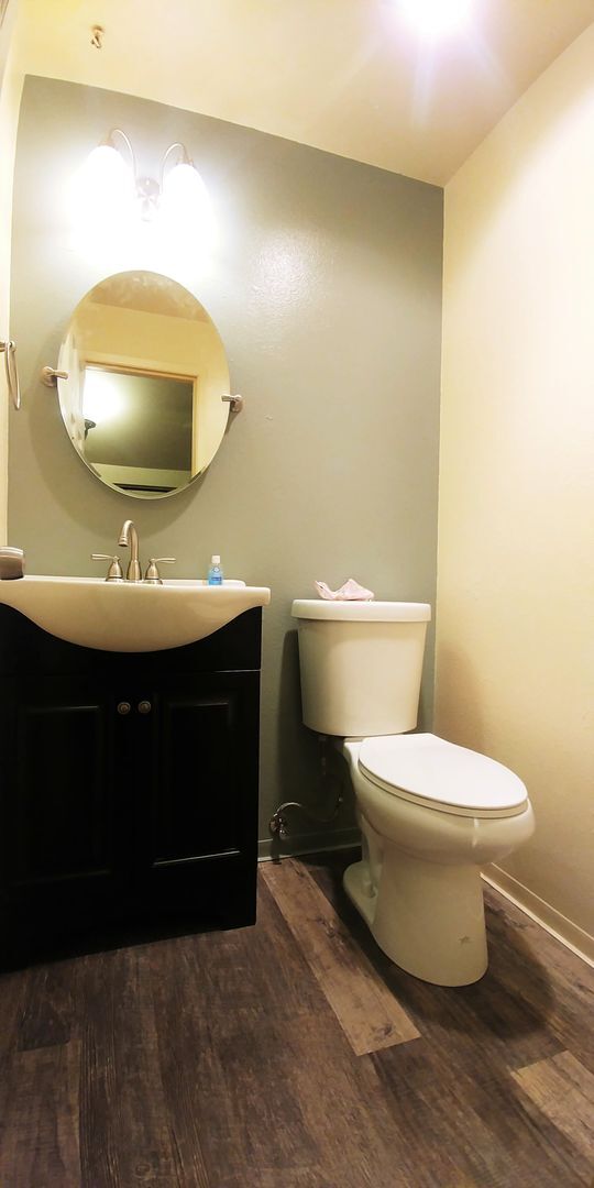 Building Photo - Townhouse in Desirable University Place Ne...