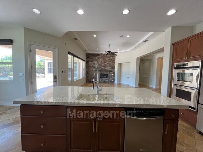 Building Photo - 135 Tesori Dr