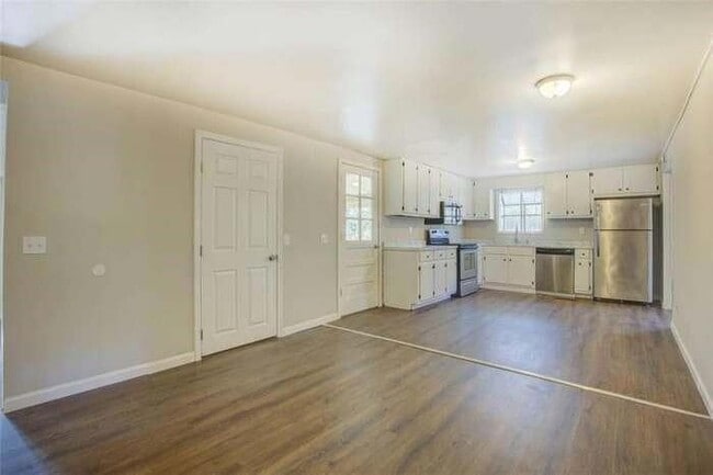 Building Photo - 201 Oglesby Bridge Rd SE