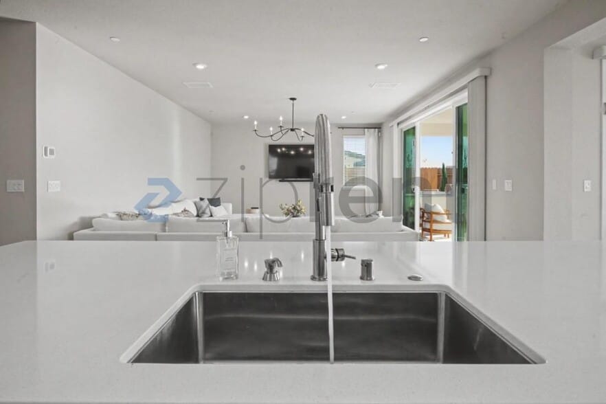 Building Photo - 1579 Seneca Cir