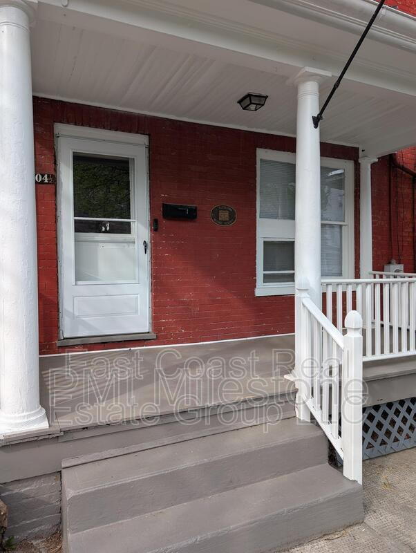 Building Photo - 304 1/2 W Martin St