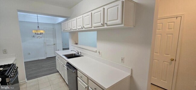 Building Photo - 20451 Chesapeake Square