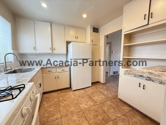 Building Photo - Beautiful Two Bedroom with Storage