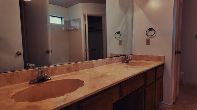 Building Photo - 6610 Windrift Way