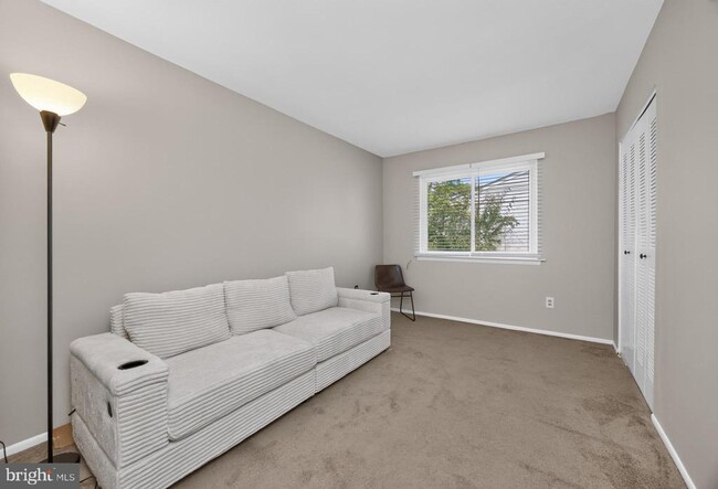 Building Photo - 217 Village Walk
