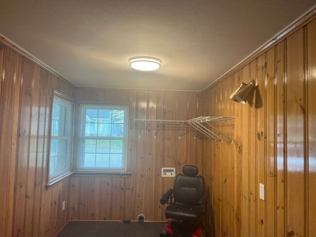 Building Photo - 733 Pine St