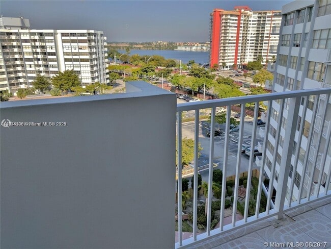 Building Photo - 1300 NE Miami Gardens Dr