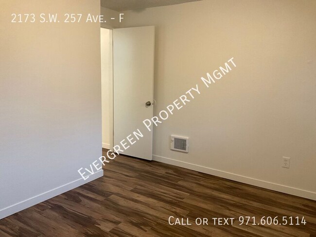 Building Photo - Beautiful 2 BR x 1.5 BA Apartment | Conven...