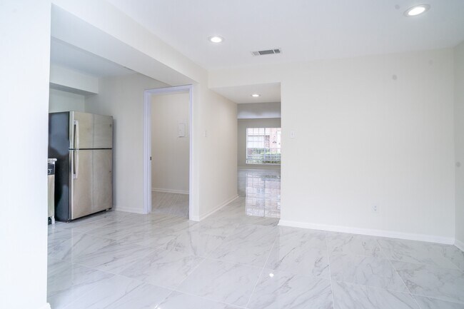 Building Photo - 6404 Olympia Dr