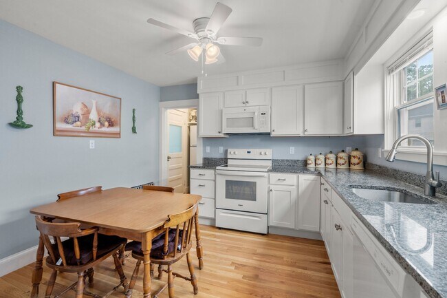 Building Photo - 35 Trapelo St
