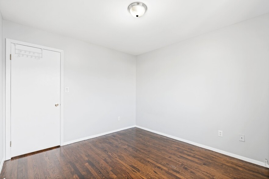 Building Photo - 15 Hillcrest Ave