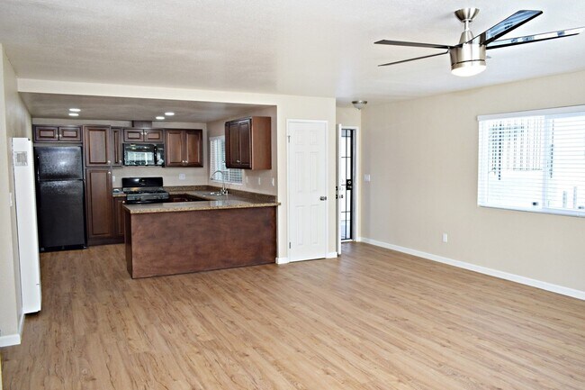 Building Photo - 2BR, 1BA Apartment Unit - Open Floor Plan, No Carpet , Double Pane Windows, and 1 Assigned Parkin...