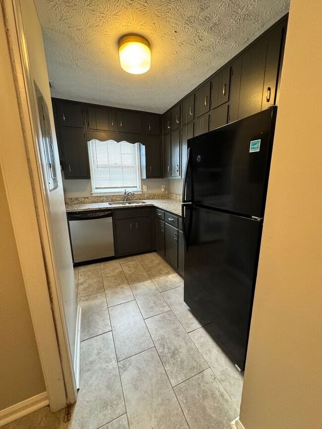 Building Photo - NOW READY!! 2 bedroom 2.5 bathroom in Snellville