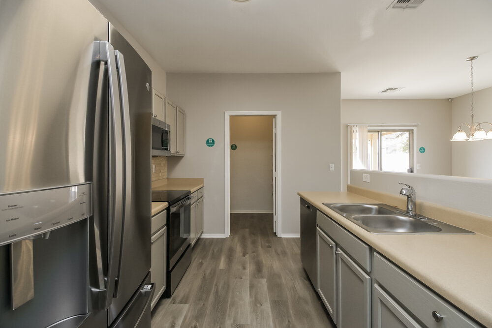 Building Photo - 1733 E Silversmith Trail