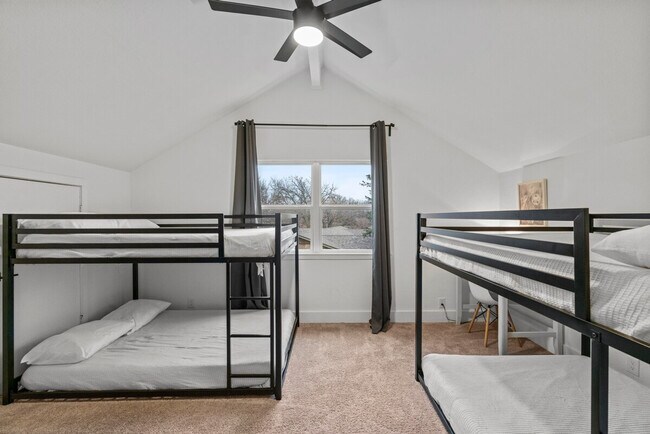 Building Photo - 2104 Lamplight Village Cir