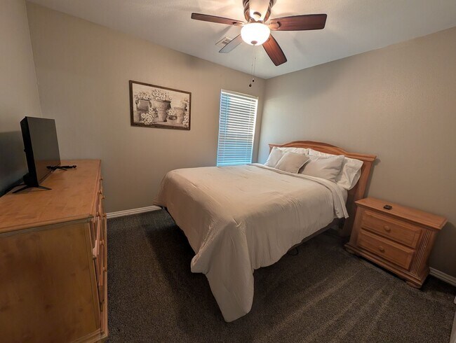Building Photo - 360 Haley Cir