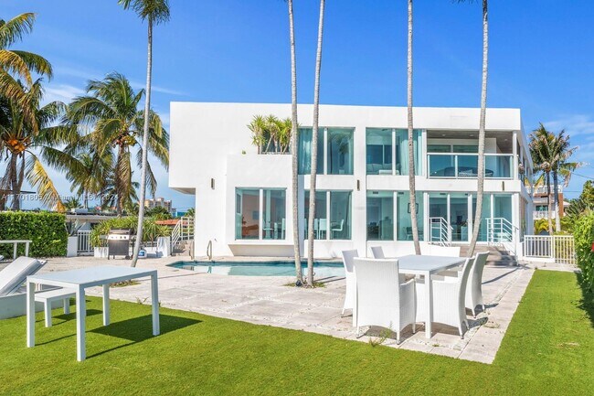 Building Photo - TREASURE ISLAND