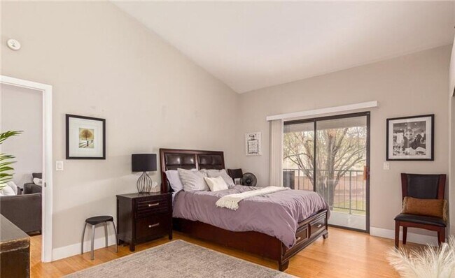 Building Photo - BEAUTIFULLY FURNISHED 2 BEDROOM CONDO