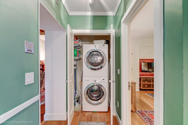 Building Photo - 6 Howe Ave