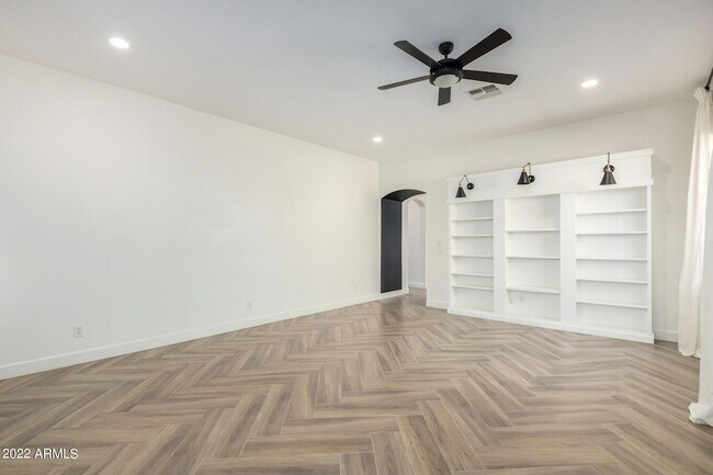 Building Photo - 10440 W Cashman Dr