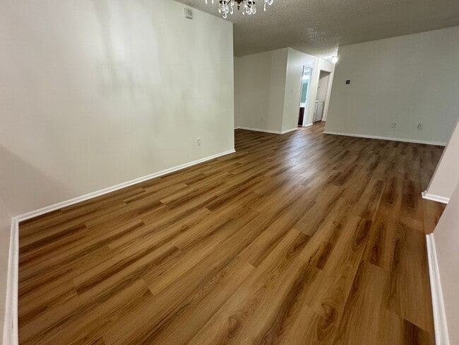 Building Photo - TWO BEDROOM TOWNHOME