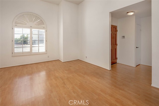 Building Photo - 549 W 220th St