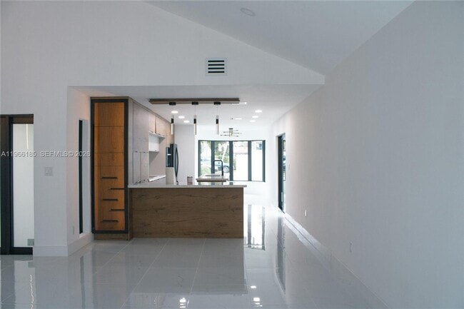 Building Photo - 10433 SW 118th Ct