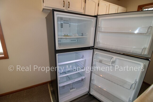 Building Photo - 2-Bed, 1-Bath Upper Unit with Garage & Porch – Steps from Paul Henry Trail