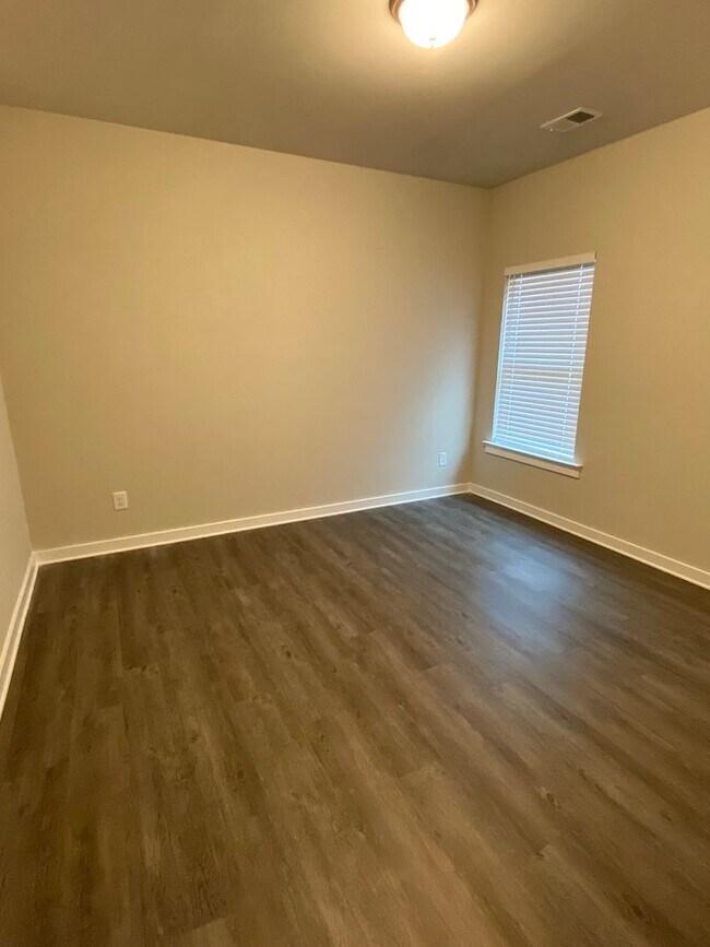 Building Photo - Home for Rent in Jasper, AL...Available to...